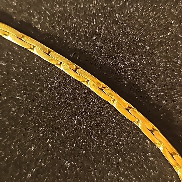 ARTISAN 18" Goldtone Box Link Chain - Picture 2 of 5